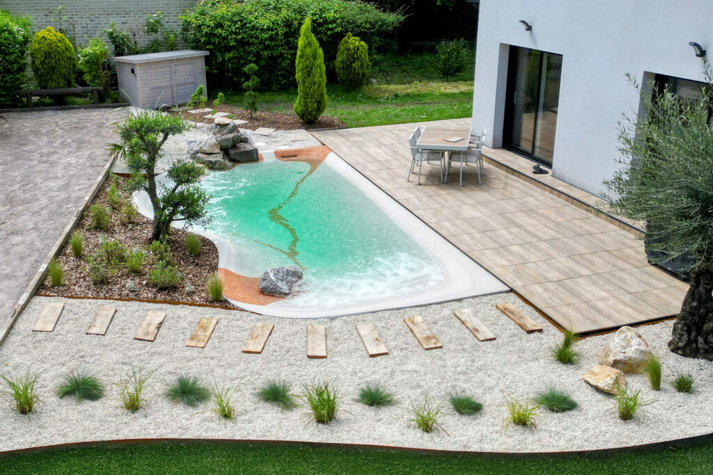 piscine bleu lagon